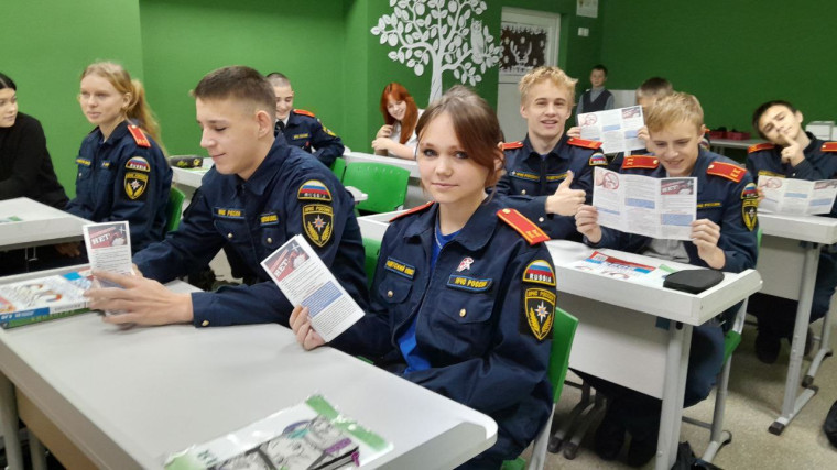 Сегодня школе прошел час полезной информации «Нет! Наркотикам».